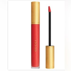 NWOT Gucci Transfer-Proof Matte Liquid Lipstick

Lizzie Tiger color